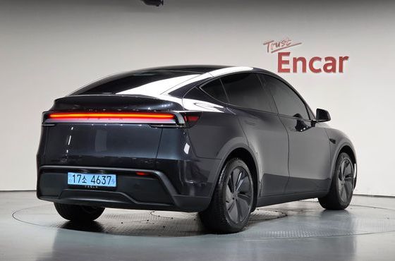 Tesla Model Y Premium RWD — пробег 4 291 км — фото 2 из 5
