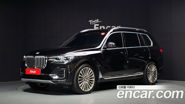 BMW X7 xDrive 40i Design Pure Excellence 6-Seater — пробег 67 032 км — фото 1 из 5