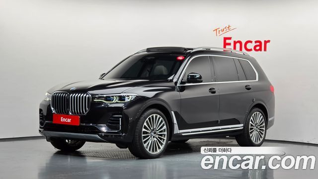 BMW X7 xDrive 40i Design Pure Excellence 7-Seater — пробег 122 298 км — фото 1 из 5