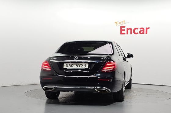 Mercedes-Benz E-Class E300 Avantgarde — пробег 103 901 км — фото 4 из 5