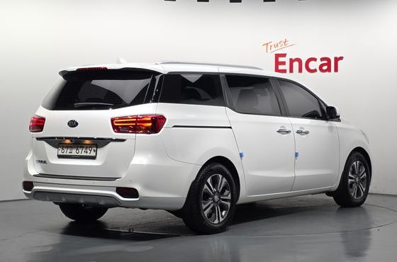 Kia Carnival 9-Seater Luxury — пробег 115 785 км — фото 2 из 5