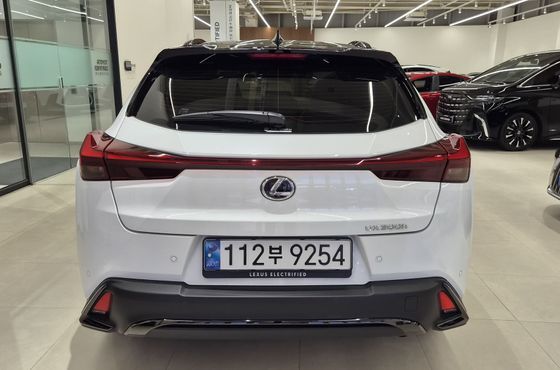 Lexus UX 2.0 F-Sport 2WD — пробег 11 236 км — фото 4 из 5