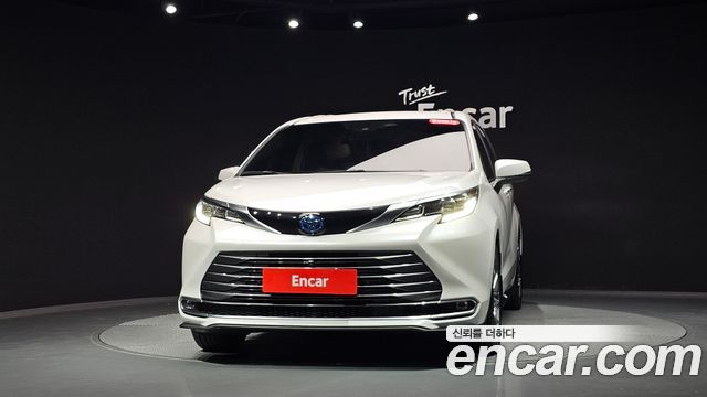 Toyota Sienna 2.5 Hybrid 2WD — пробег 55 916 км — фото 3 из 5