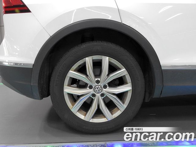 Volkswagen Tiguan 2.0 TDI Premium — пробег 101 615 км — фото 5 из 5