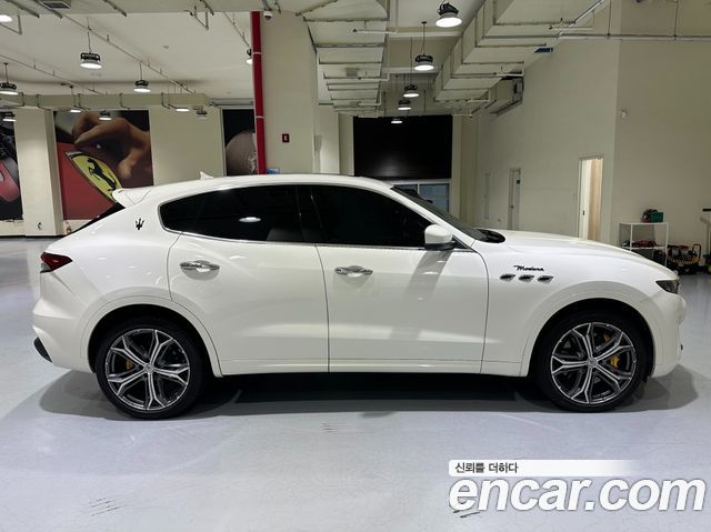 Maserati Levante 3.0 S AWD Modena — пробег 19 100 км — фото 3 из 5