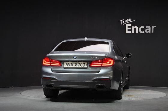 BMW 5-Series 520d M Sport Package Plus — пробег 256 333 км — фото 4 из 5
