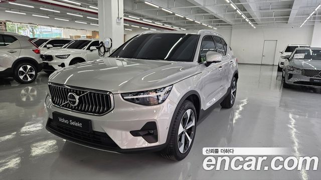 Volvo XC40 B4 Ultra Bright — пробег 8 701 км — фото 1 из 5