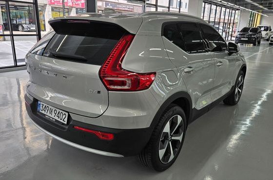 Volvo XC40 B4 Ultra Bright — пробег 8 701 км — фото 2 из 5