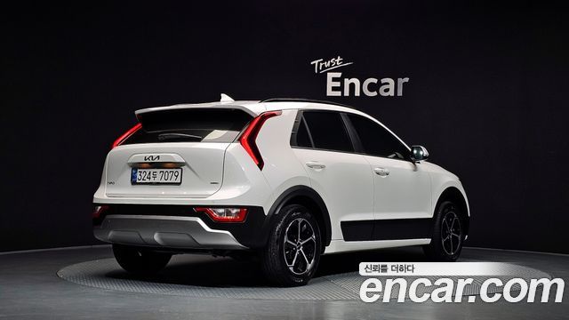 Kia Niro Trendy — пробег 11 074 км — фото 2 из 5