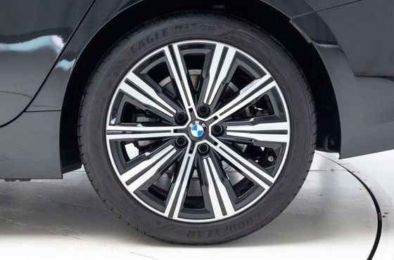 BMW 3-Series 320i — пробег 8 990 км — фото 5 из 5