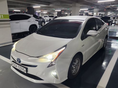 Toyota Prius 1.8 E — пробег 108 000 км — фото 1 из 5