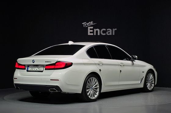 BMW 5-Series 530e Luxury — пробег 35 118 км — фото 2 из 5