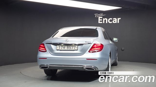 Mercedes-Benz E-Class E220d 4MATIC Avantgarde — пробег 129 613 км — фото 4 из 5