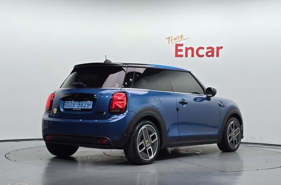 Mini Cooper Gen ZE Edition 3rd — пробег 42 047 км — фото 2 из 5