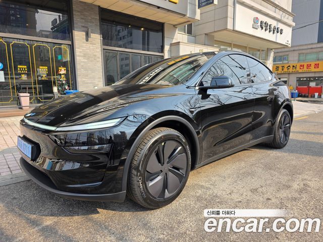 Tesla Model Y Premium RWD — пробег 1 824 км — фото 2 из 5