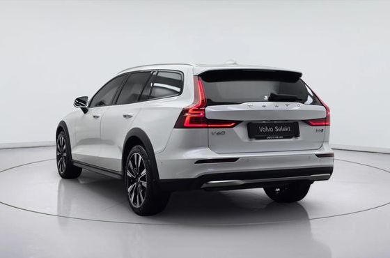 Volvo V60 B5 Ultra AWD — пробег 280 км — фото 4 из 5