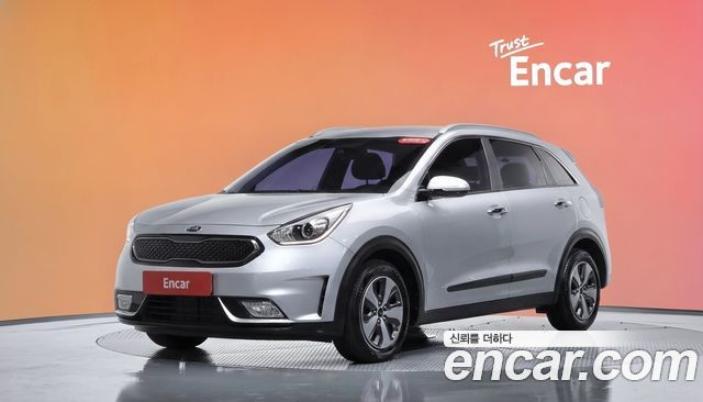 Kia Niro Prestige — пробег 55 294 км — фото 1 из 5