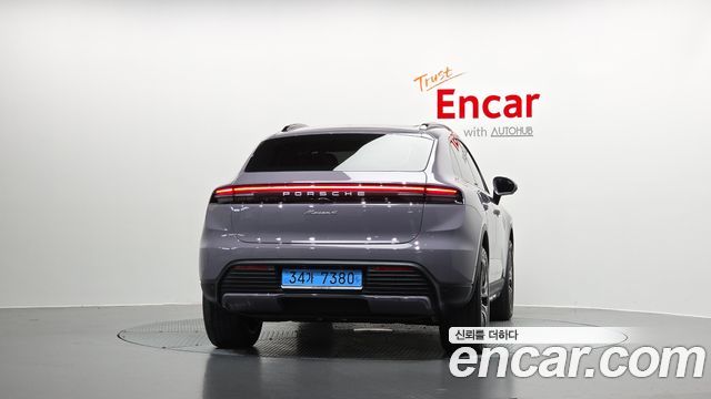 Porsche Macan Base 4 — пробег 1 976 км — фото 4 из 5