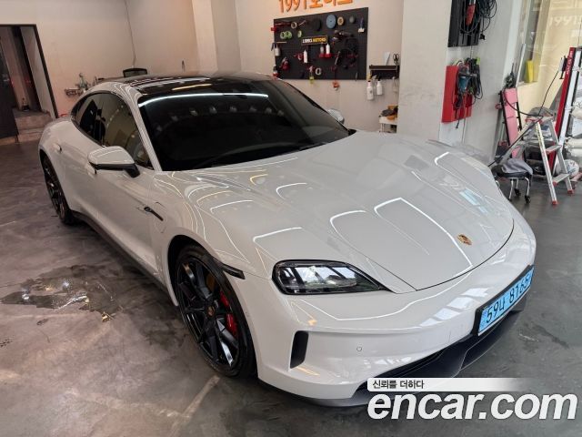 Porsche Taycan Base — пробег 23 000 км — фото 1 из 5