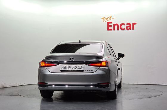 Lexus ES Executive — пробег 129 231 км — фото 4 из 5