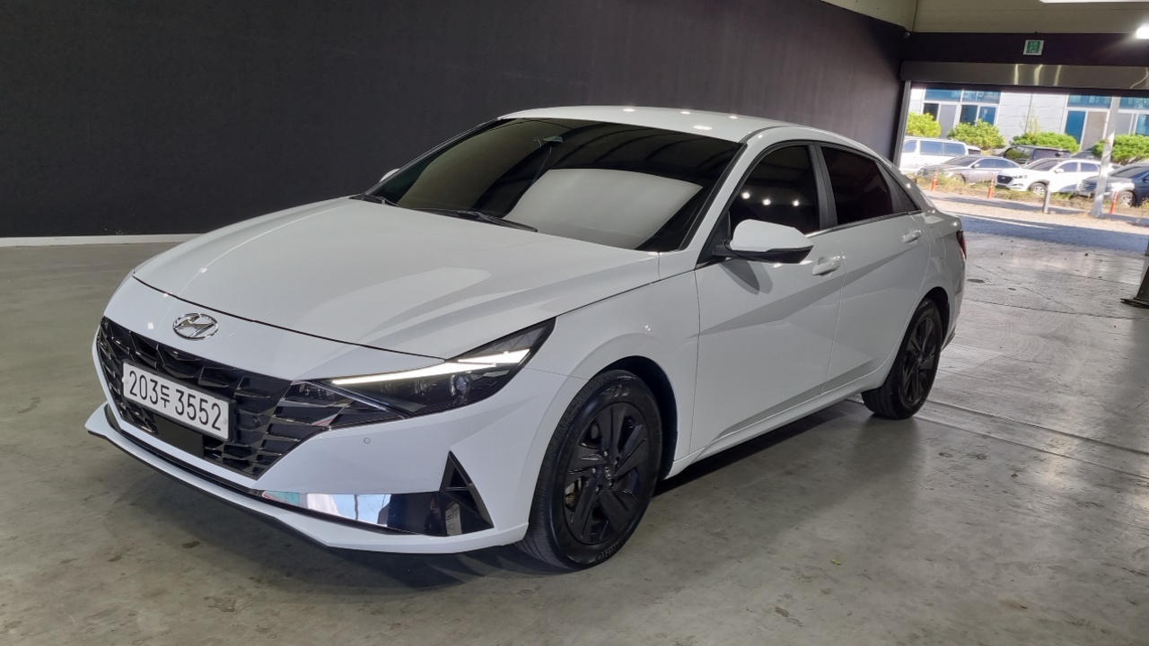 Hyundai AVANTE 1.6 Inspiration — пробег 68 012 км — фото 1 из 5