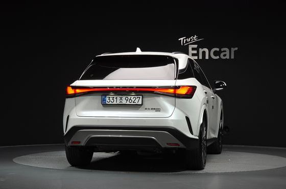 Lexus RX Luxury — пробег 7 035 км — фото 4 из 5
