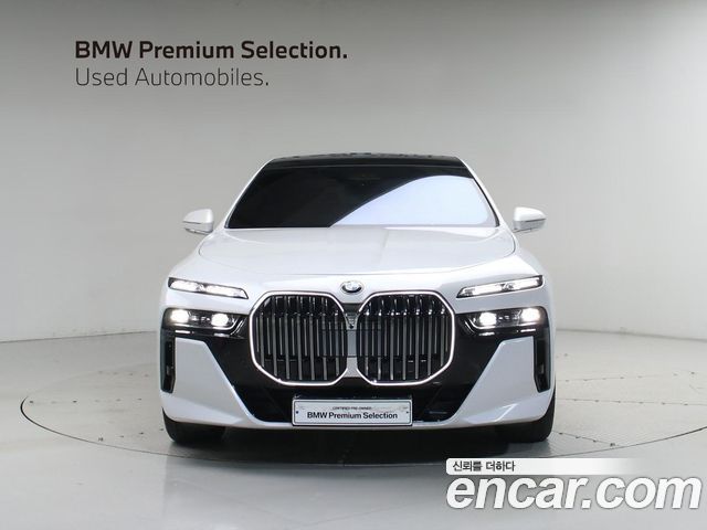 BMW 7-Series 740i xDrive M Sport — пробег 5 874 км — фото 3 из 5