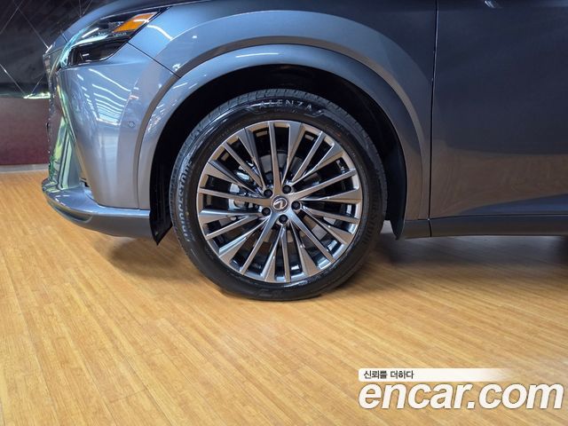 Lexus RX Premium — пробег 2 649 км — фото 5 из 5