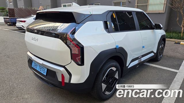 Kia EV3 Long Range 2WD AIr — пробег 18 000 км — фото 2 из 5