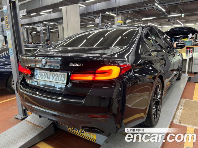 BMW 5-Series 520i M Sport — пробег 86 308 км — фото 4 из 5