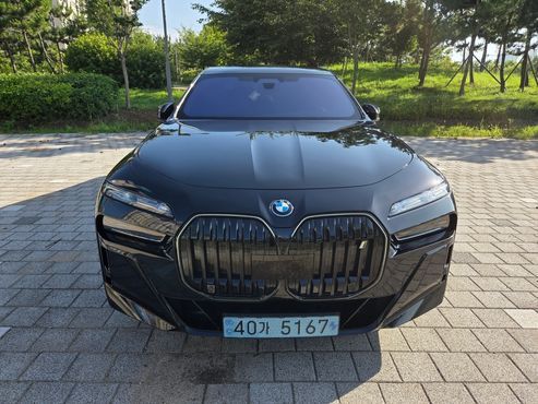 BMW i7 eDrive 50 M Sport — пробег 34 400 км — фото 3 из 5