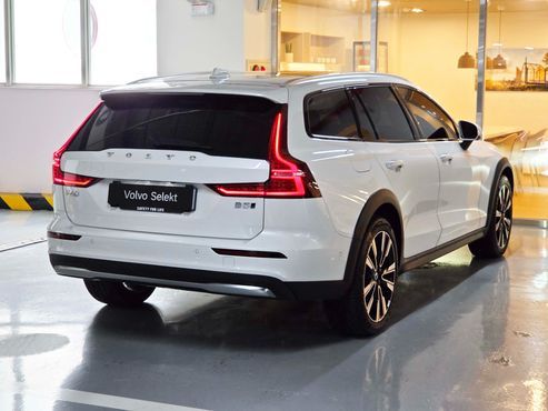 Volvo V60 B5 Ultra AWD — пробег 6 937 км — фото 2 из 5