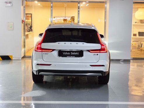 Volvo V60 B5 Ultra AWD — пробег 6 937 км — фото 4 из 5