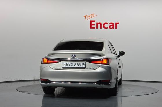 Lexus ES Executive — пробег 7 153 км — фото 4 из 5
