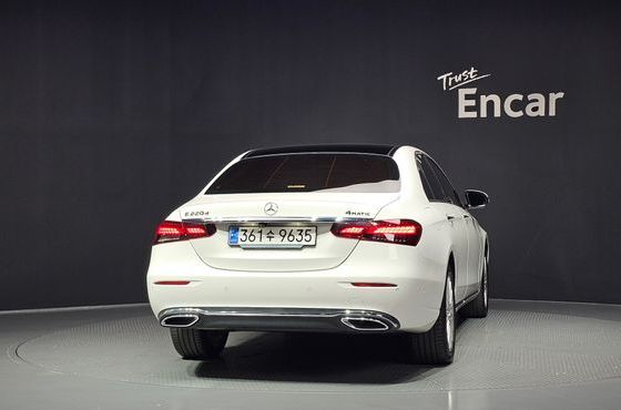 Mercedes-Benz E-Class E220d 4MATIC Exclusive — пробег 25 500 км — фото 4 из 5