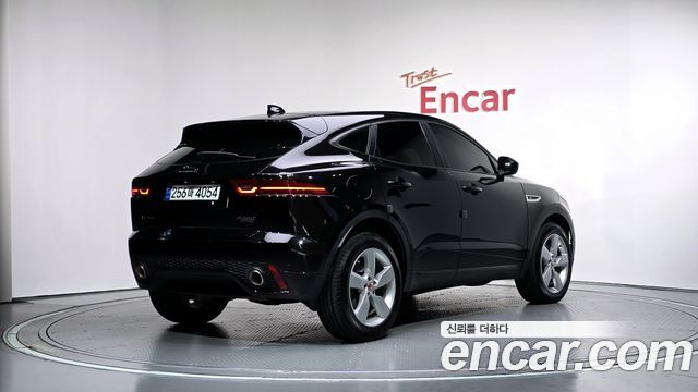 Jaguar E-PACE R250 R-Dynamic SE — пробег 78 311 км — фото 2 из 5
