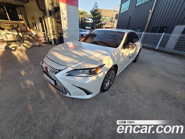 Lexus ES Executive — пробег 9 738 км — фото 2 из 5