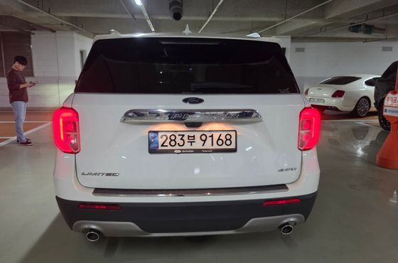 Ford Explorer 2.3 LimIted 4WD — пробег 54 211 км — фото 2 из 5