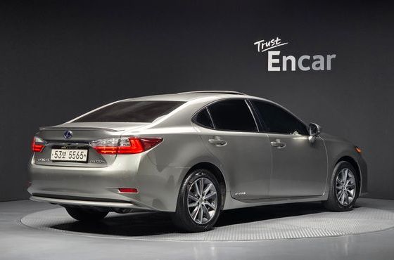 Lexus ES Supreme XV60 — пробег 122 436 км — фото 2 из 5