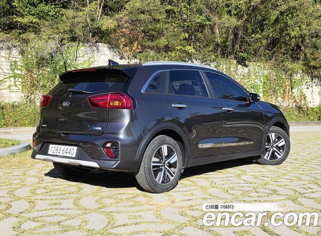 Kia Niro 1.6 HEV Noblesse Special — пробег 184 749 км — фото 3 из 5
