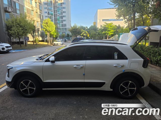 Kia Niro Prestige — пробег 150 км — фото 3 из 5