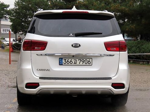 Kia Carnival Gasoline 7-Seater Limousine President — пробег 121 713 км — фото 4 из 5