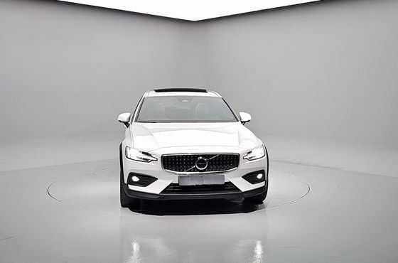 Volvo V60 B5 Ultimate AWD — пробег 33 681 км — фото 3 из 5