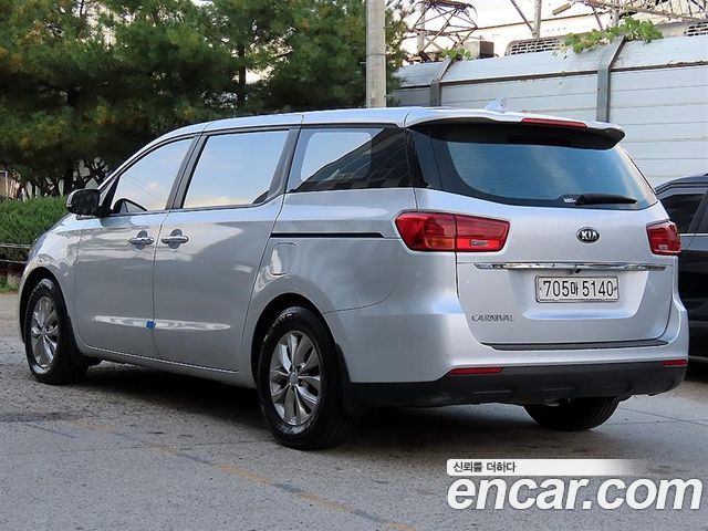 Kia Carnival 11-Seater Deluxe — пробег 82 800 км — фото 2 из 5
