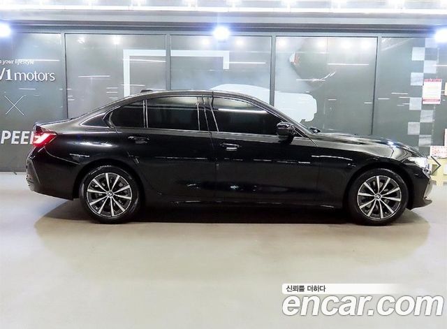 BMW 3-Series 320i — пробег 6 841 км — фото 3 из 5