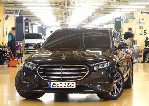 Mercedes-Benz E-Class E220d 4MATIC Exclusive — пробег 28 000 км — фото 3 из 5