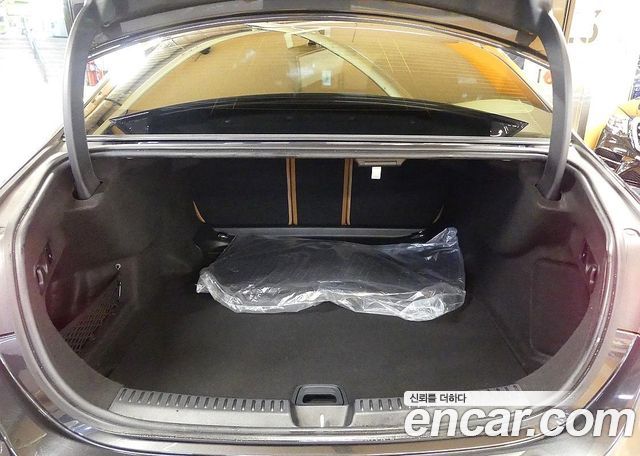 Mercedes-Benz E-Class E220d 4MATIC Exclusive — пробег 28 000 км — фото 4 из 5