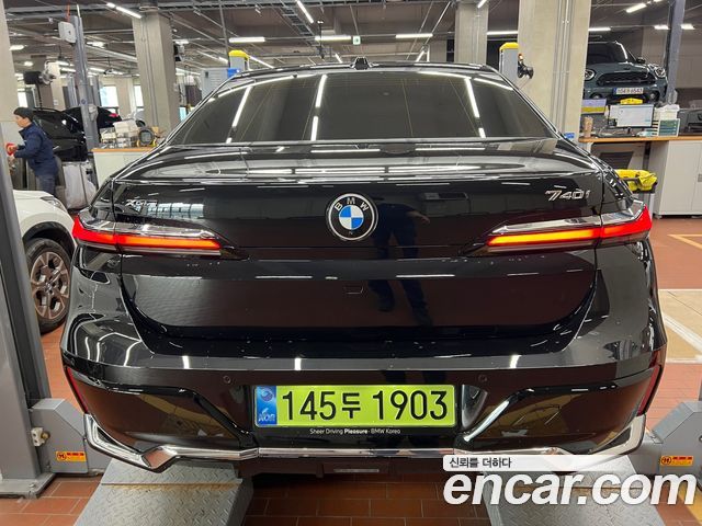 BMW 7-Series 740i xDrive M Sport — пробег 4 656 км — фото 3 из 5