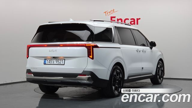 Kia Carnival Gasoline 7-Seater Signature — пробег 4 721 км — фото 2 из 5