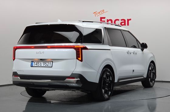 Kia Carnival Gasoline 7-Seater Signature — пробег 4 721 км — фото 2 из 5